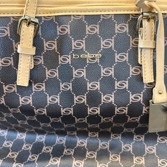 bebe Gorgeous Patterned Tote Bag - Picture 11 of 11